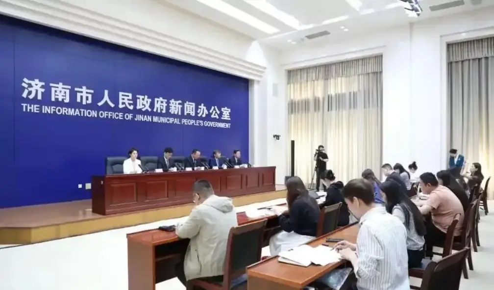 济南打造全市停车一张网，无感支付让出行更便捷