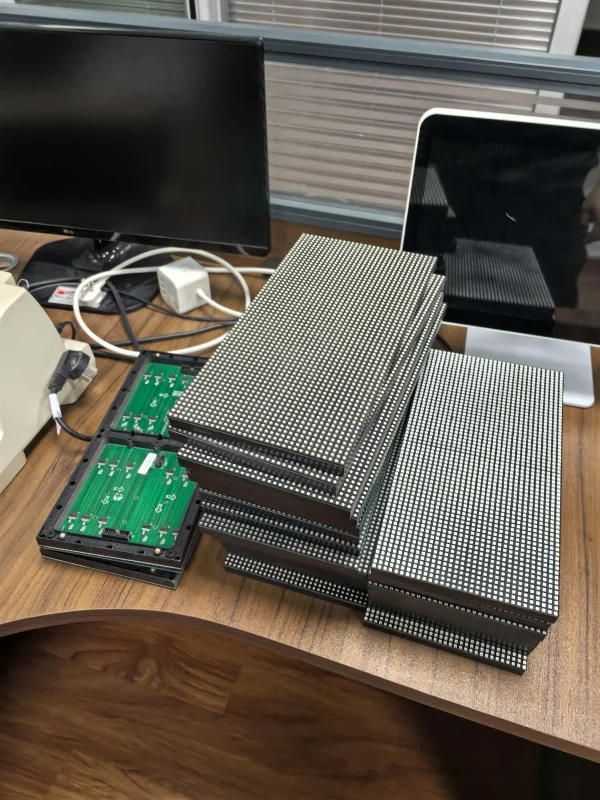 车牌识别拆机LED屏幕-停车技术员